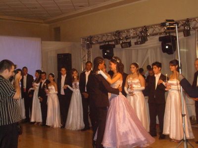 SOM/ILUMINAÇÃO/DJ/TELÃO/ESTRUTURA