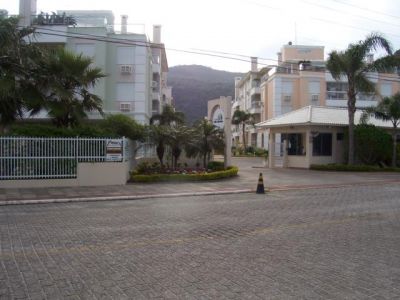 apartamento cobertura 3 dorm a 50 m da praia com piscina