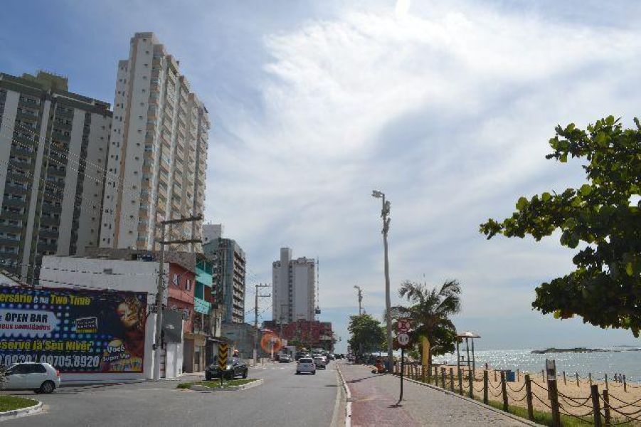 Temporada Em Aptº de 03 Quartos Pertinho do mar de Praia de Itapuã