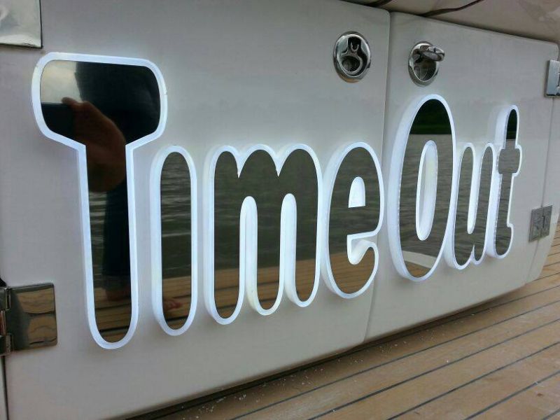 Letras em aço inox e acrilico