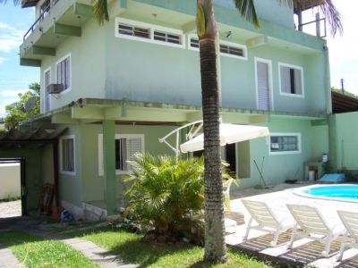 Casa 6 dorm (2 s) 15 pessoas piscina 300 m praia