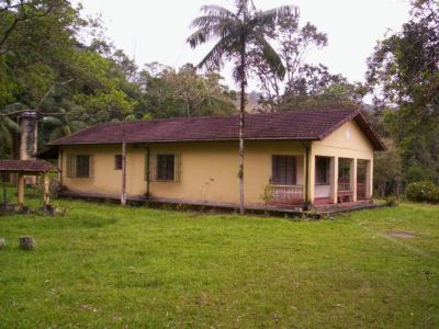 BELA ÁREA COM 2 ALQUEIRES COM NASCENTE E RICHO - COD: 416