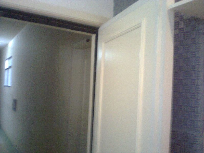 Porta acústica em madeira. 