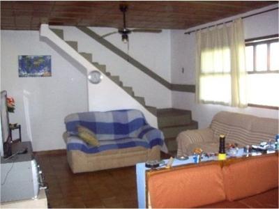 Praia seca casa na quadra da lagoa e centro