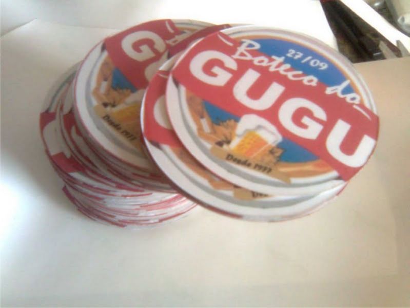 Bolachas de copp e copos personalizados