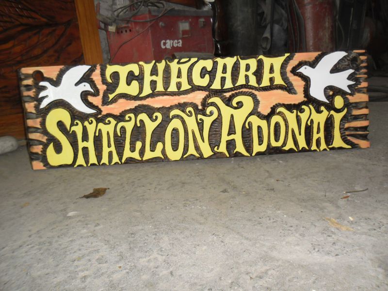 Placas em madeira para chãcaras