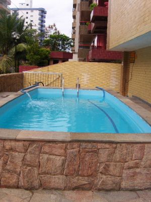 Apto 2 qtos próx praia c/piscina