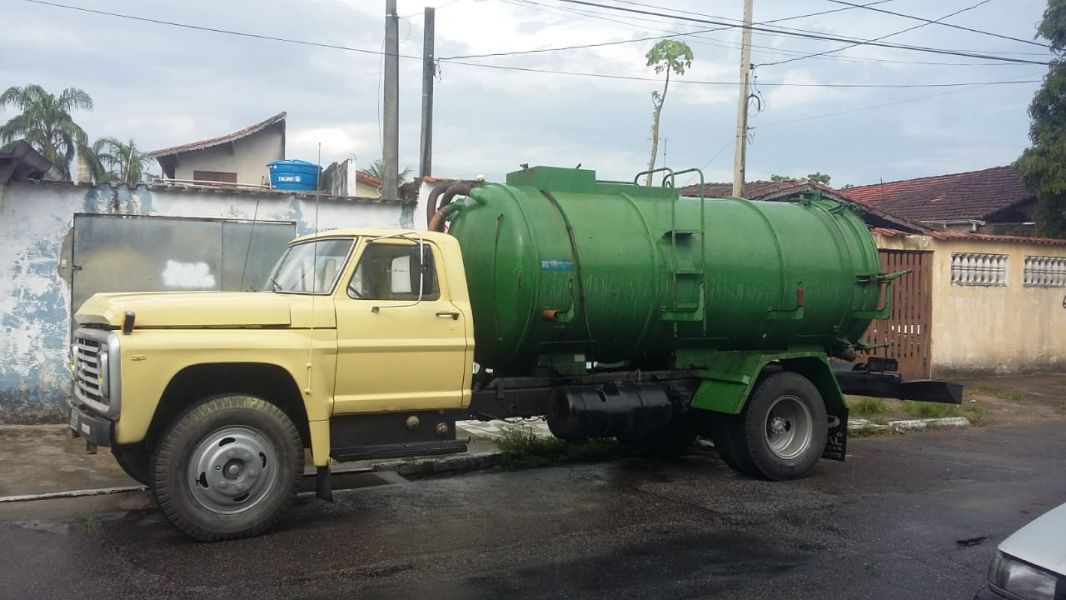 Caminhão Limpa Fossa 8.000 litros $ 35.000,00 Wpp (11) 97751-1305