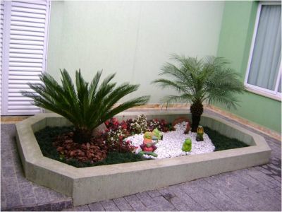 Flora Realce - Gramas, terras, adubos, vasos e pedras.