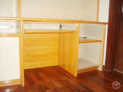 Estante Linda, de Ótima Qualidade com Mesa Computador/Estudo