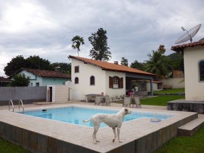 Casa com 4 Quartos e piscina (terreno com 1.080m²) em Campo Grande