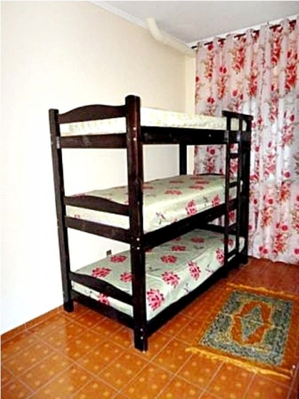 República feminina ao lado do metrô Praça da Árvore