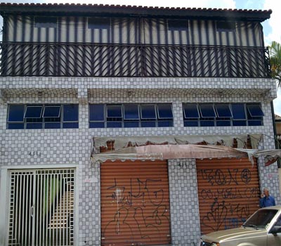 Alugo sobrado com salão comercial em Artur Alvim