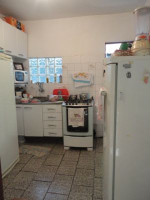 Vendo casa próximo do final de linha de santa Monica não carta