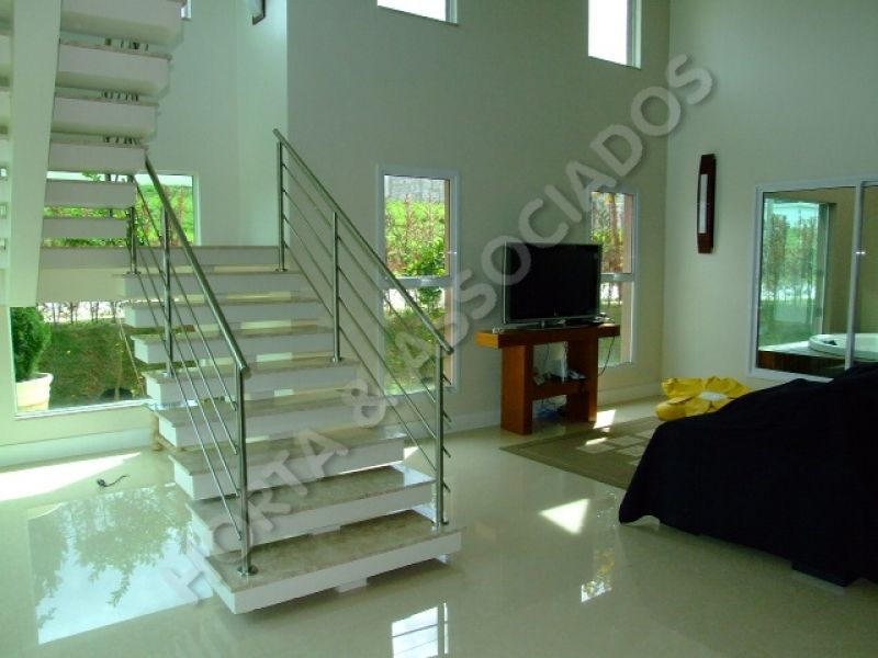 Sobrado de alto padrão em condomínio em Atibaia-SP 5 dormitórios