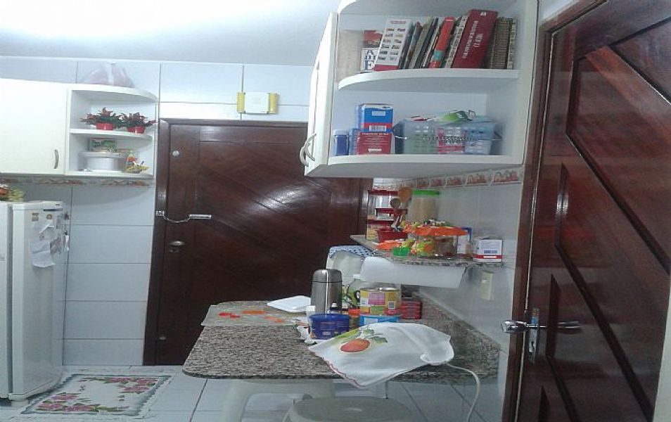 Apartamento localizado em Candelária - Cód. 111