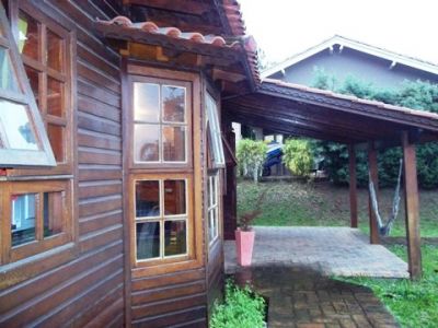 casa de madeira de lei.