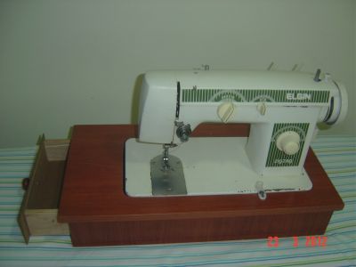 MÁQUINA DE COSTURA ELÉTRICA  ELGIM  ZIG ZAG,