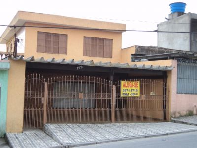 ALUGO SOBRADO DE 3 DORMITÓRIOS E SUITE EM SANTO ANDRÉ