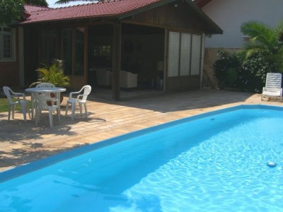 Casa com piscina na Armação 