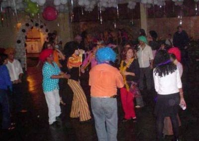 DJ,sonorização,iluminação,telão,locutor,karaokê... (11) 4342-5921