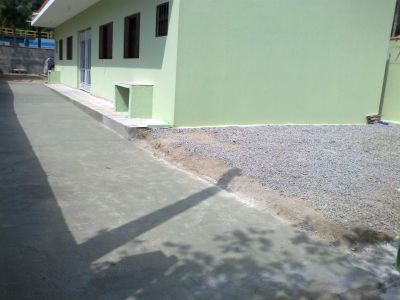 ALUGO CASA COM 04 QUARTOS COM SUITE E V/T, DUAS COZINHAS E SALAS,  GARAGEM  PARA 08 CARRO EM UBATUBA