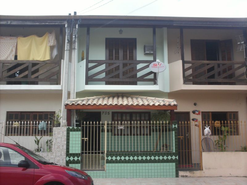 Casa no centro lugar tranquilo e seguro perto de mercado, padaria, escola.