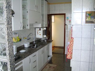 VENDO EXCELENTE 3 QUARTOS COM SUITE SQS 109