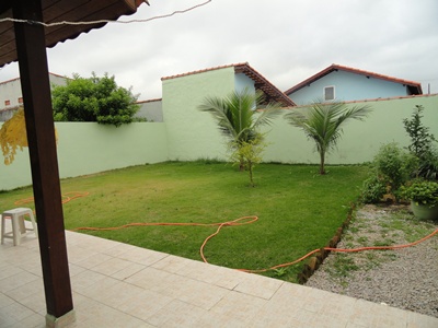 Casa com 03 Dormitórios em Caraguatatuba