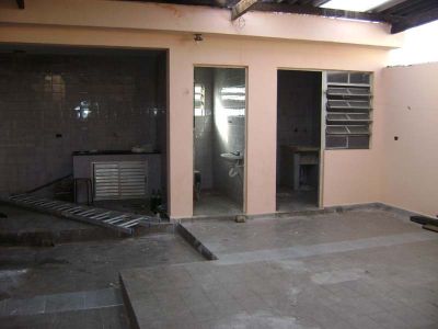 Casa com 03 dorms e 01 vaga em A.E Carvalho