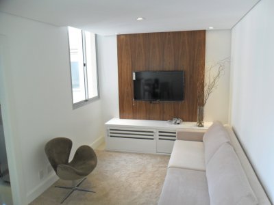 Apartamento localizado na Rua Alameda Jurupis - Moema - SP. Com duas suítes, 73m² de área útil.
