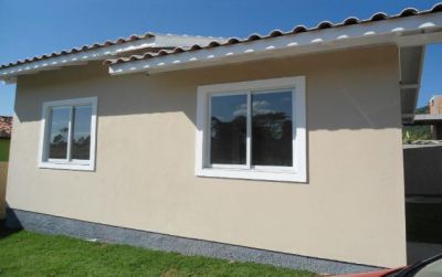 Linda casa nova com dois dormitórios em condomínio fechado na Vargem do Bom Jesus