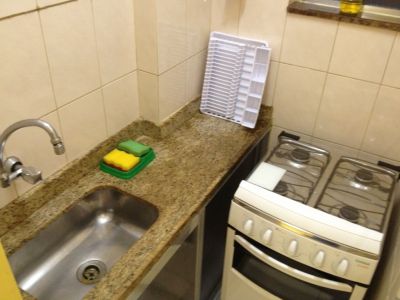 Quarto e sala na quadra da praia de Copacabana Ref.804