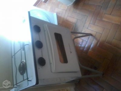 Dois fogões com duas bocas com forno em bom estado