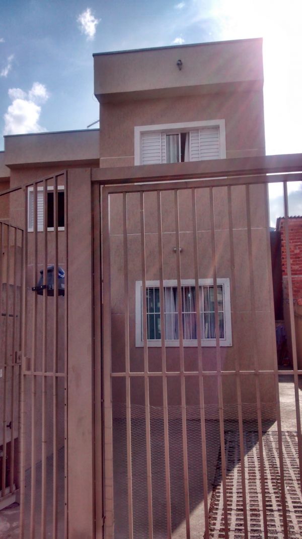 Sobrado usado com 03 dormitórios. ótima oportunidade.