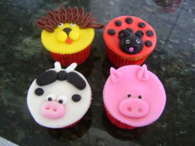 CURSO DE CUPCAKES COM DECORAÇÃO EM MODELAGEM