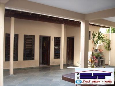 LINDA CASA EM BAIRRO NOBRE