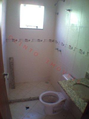 Olinto Imóveis vende Casa linear em Cond. no Mariléa Chácaras em  Rio das Ostras