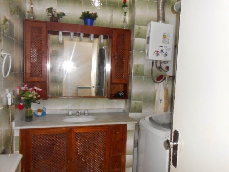 Alugo apartamento no posto 4 de Copacabana