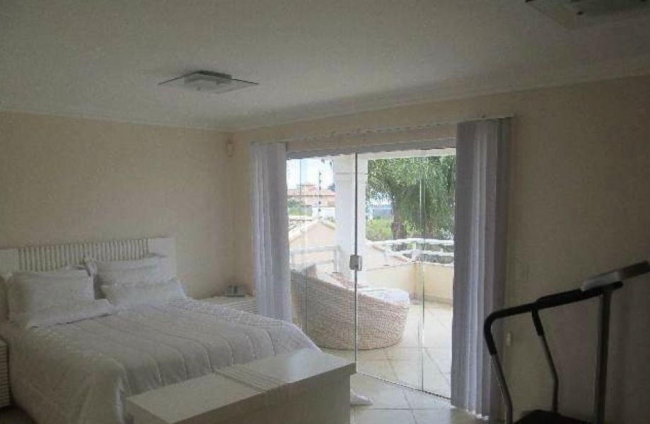 Casa a venda em Búzios, frente ao canal da Marina 