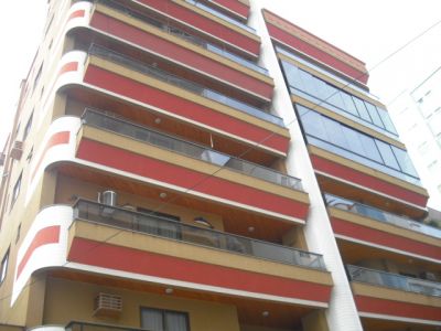 Apartamento em Meia Praia