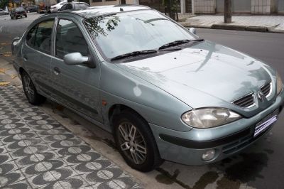 RENAULT MEGANE SEDAN TOP DE LINHA R$ 17 MIL