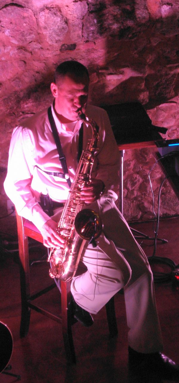 Saxofonista, música ao vivo!