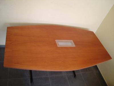 Vendo mesa de reunião de 6 lugares para escritório  