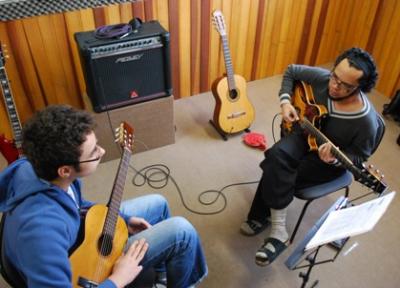 AULAS DE GUITARRA &amp; VIOLÃO NA ZONA NORTE É NA TODOS TONS