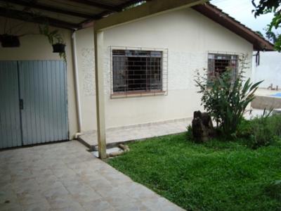 Casa com terreno de esquina (excelente para construção de sobrados!!