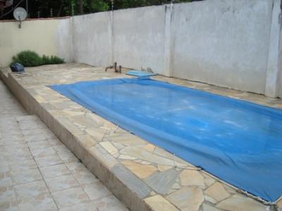 Casa com terreno de esquina (excelente para construção de sobrados!!