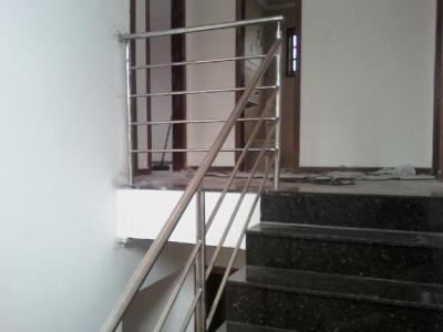 Empreza especializada na fabricaçao de guarda corpo inox, corrimao,mesas em aço 3o4.