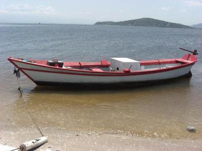 VENDO BARCO DE COMPENSADO NAVAL MUITO FORTE COM MOTOR DIESEL NS75 
