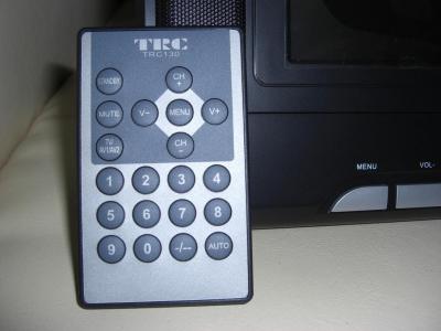 VENDO TV PORTATIL DE LCD NOVA  NA CAIXA  TELA DE 8.5 POLEGADAS  COM CONTROLE REMOTO